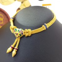 สร้อยข้อมือ สี่เสาคู่คั่นหัวใจลงยาห้อยบัว