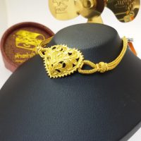 สร้อยข้อมือ สี่เสาคู่ฉลุหัวใจกลาง