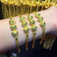 สร้อยข้อมือ น้ำหนัก 1บาท ลายเบ้นหัวใจ3ดวง  น้ำหนัก 15.16 กรัม